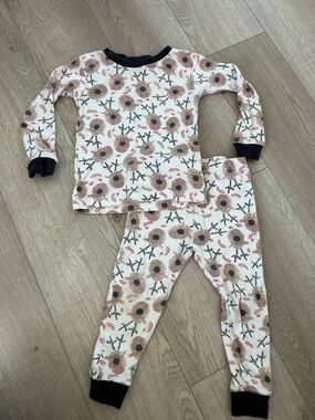 BURTS BEES - 2T Kids reindeer Christmas Cream Pajama Set with Black Trim